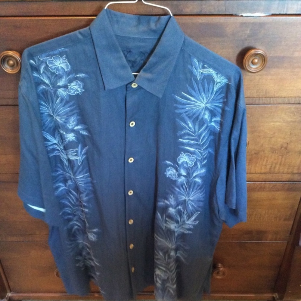 TOMMY BAHAMA CAMP SHIRT. 2XL. Worn once.